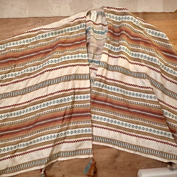 Pendleton Poncho - Picture 2 of 4